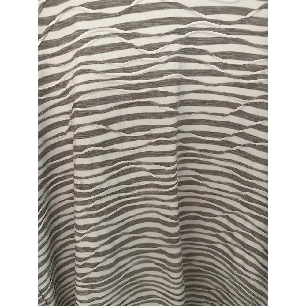 Chicos Top Womens Size 3 Striped Wave Textured 3/4 Sleeve Round Neck Gray/Taupe